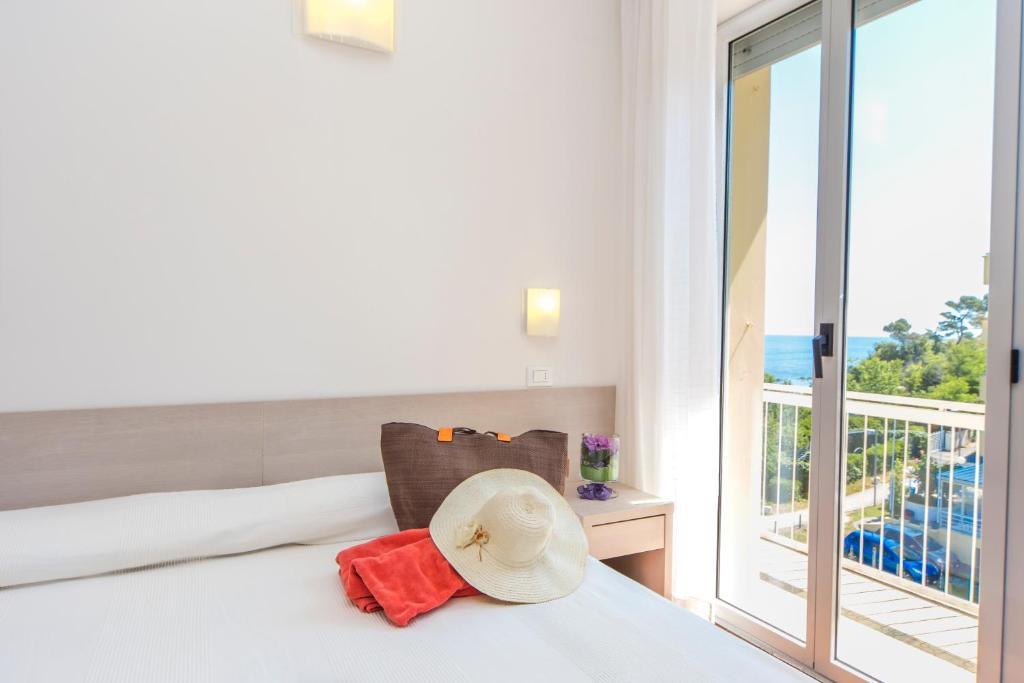 Hotel Adler Gabicce Mare Ruang foto