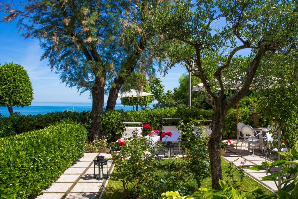 Hotel Adler Gabicce Mare Bagian luar foto