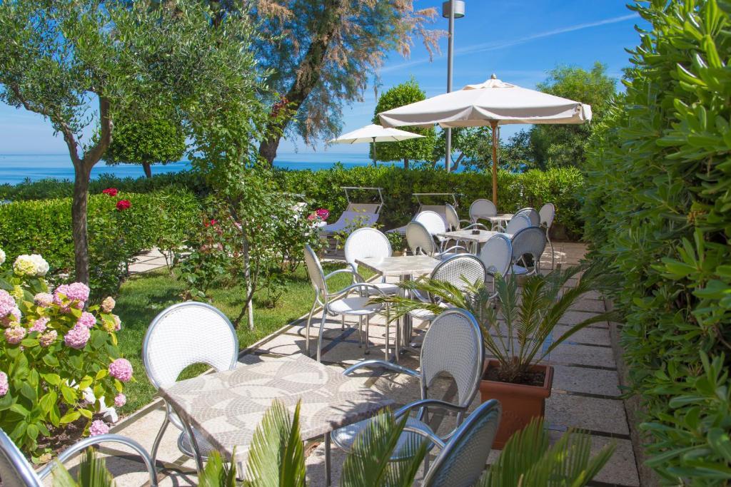 Hotel Adler Gabicce Mare Bagian luar foto